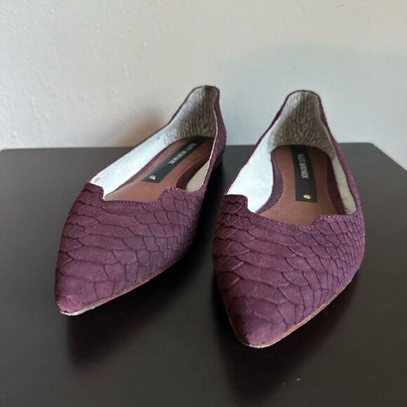 Matt Bernson Snake Pattern Maroon Pointed Toe Flats size 7 - Picture 2 of 7